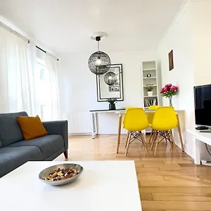 Canal View House: Of Oasis , London United Kingdom