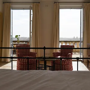 Penthouse W/ Unique Harbour View , Valletta Malta